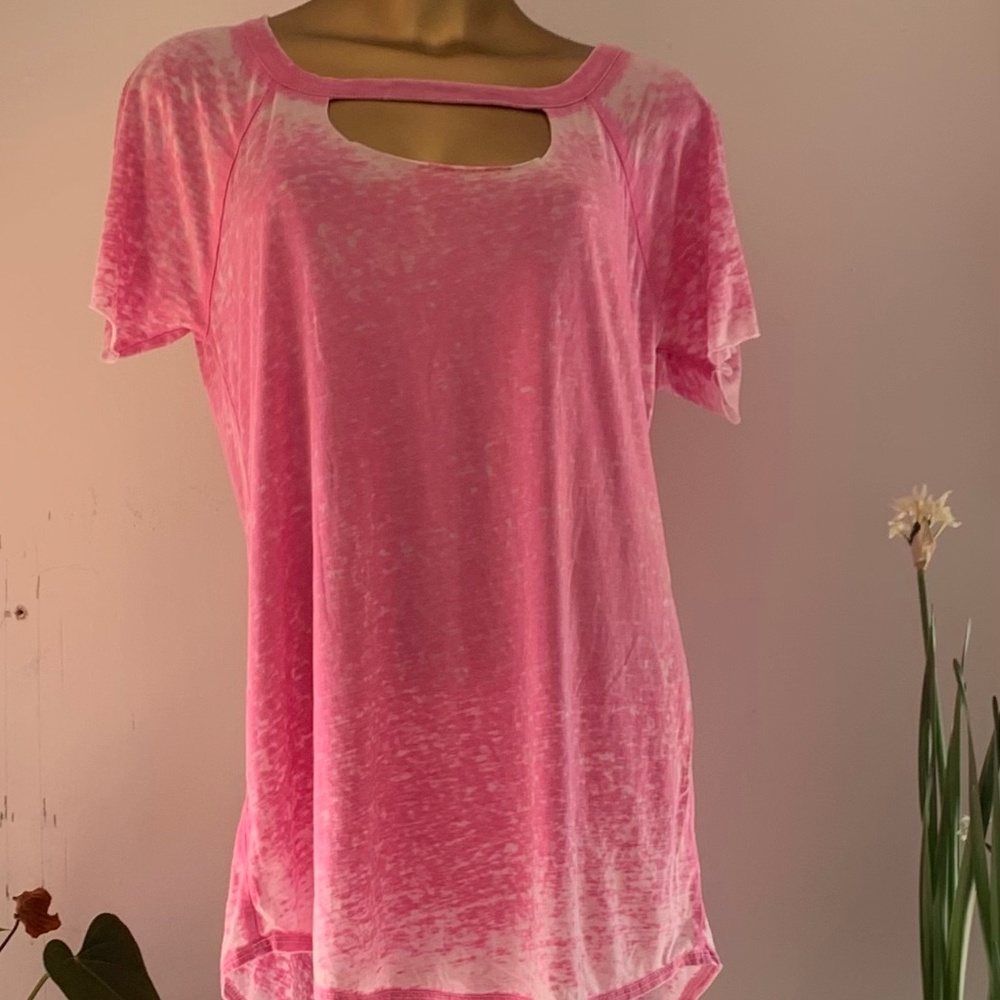 Chaser short sleeve tee-shirt with cut out size large. EUC
